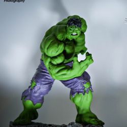 Koto Hulk Statue 1/6th About 12 inches tall statue. Local pick up only.