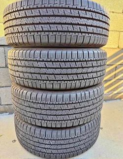 235/65/17 Goodyear vendo un set de llantas usadas excelente condiciones de vida las 4 ✅🤩I am selling a set of used tires, all 4 in excellent living c