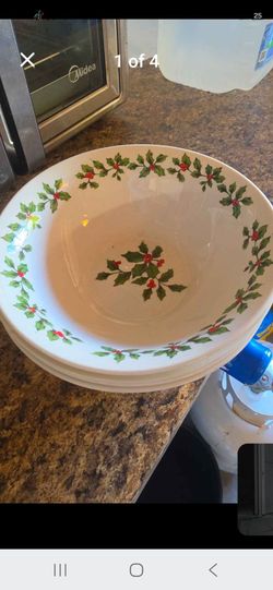 Royal Norfolk Red & Green Holly Berry Plates 7-5/8"