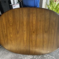 Dining Room Table & Chairs 