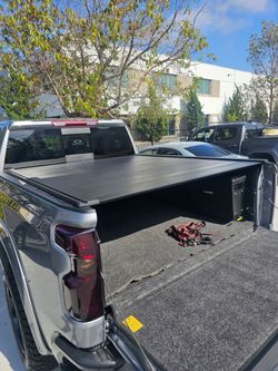 RETRAX PRO XR ELECTRIC  CHEVY OR GMC SIERRA 5.8 BED $1950.00
