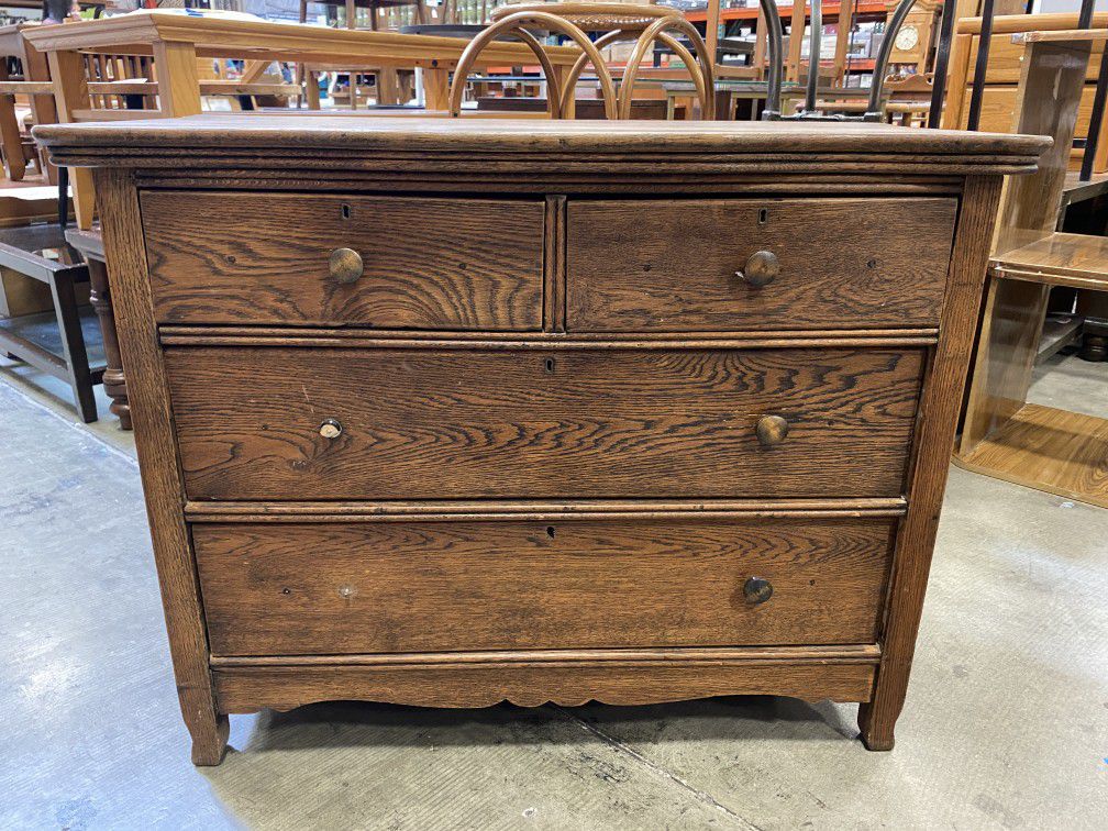 Antique 4 Drawer Dresser (Missing 2 Knobs)