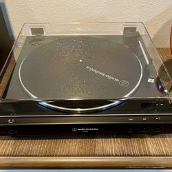 Vinyl Player (Almost New)