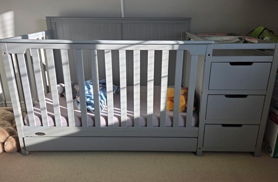 Graco Crib with Changing Table
