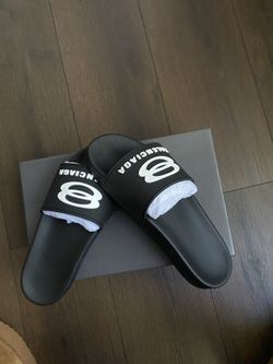 Belenciaga pool black