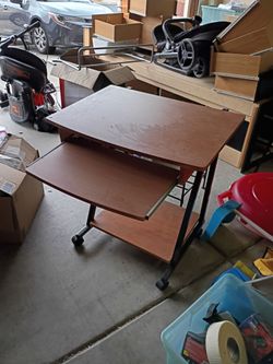 Rolling desk