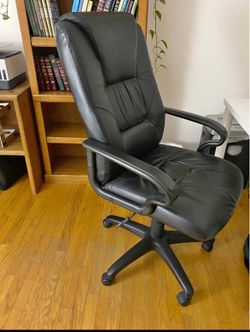 Vinton Black Leather Executive Adjustable Office Chair