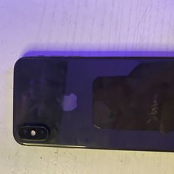 Iphone X (DOES NOT WORK USE FOR PARTS)