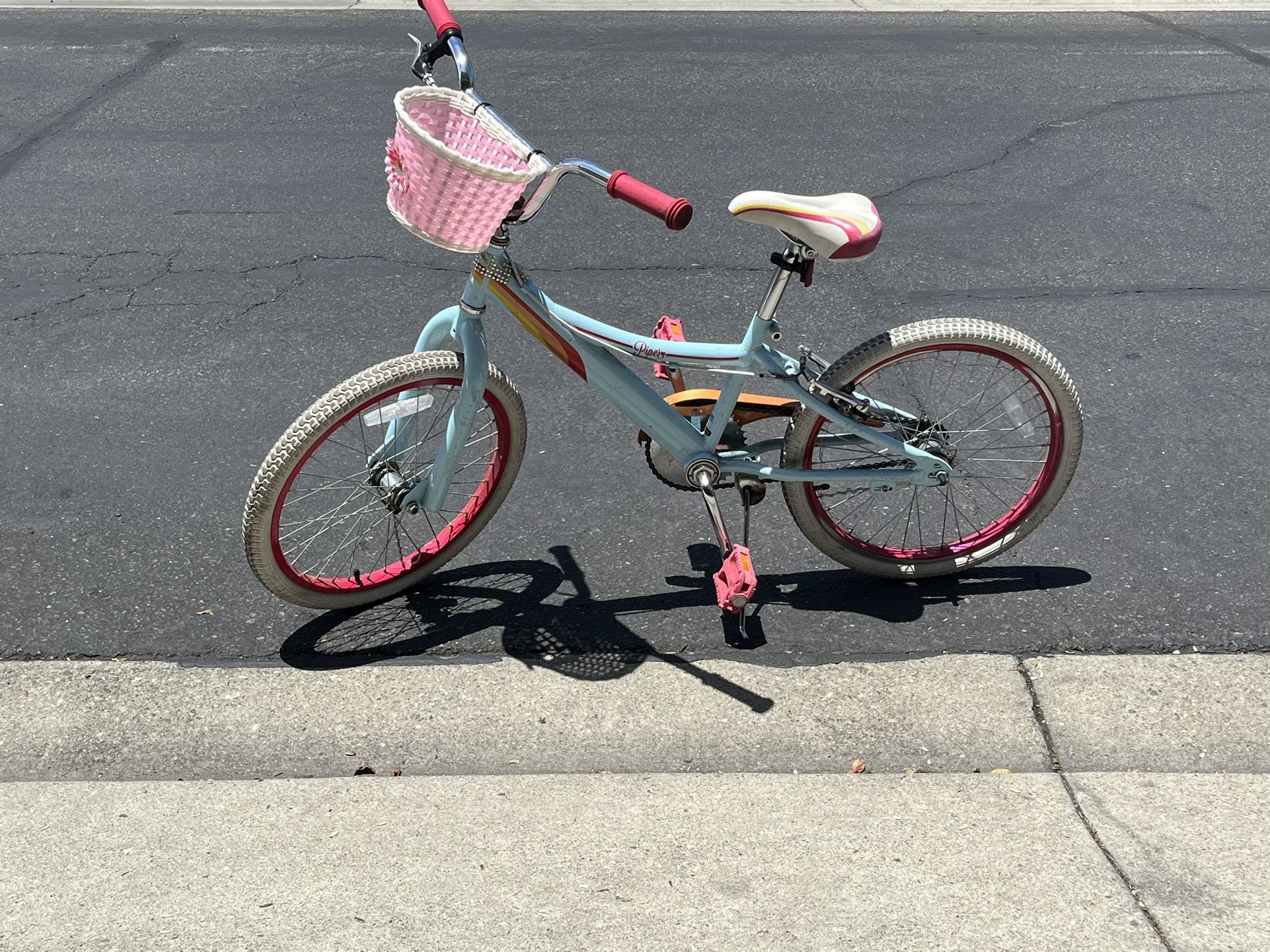 Cute Girls Bike With Flashing Rims