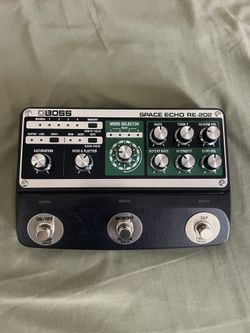BOSS RE-202 Space Echo Delay Guitar Pedal