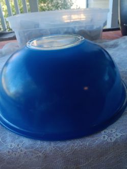 Pyrex blue clear bottom bowl.