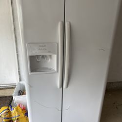 Refrigerator / Freezer  W/ Ice Maker