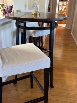 Round Bar Height Table with 2 Stools