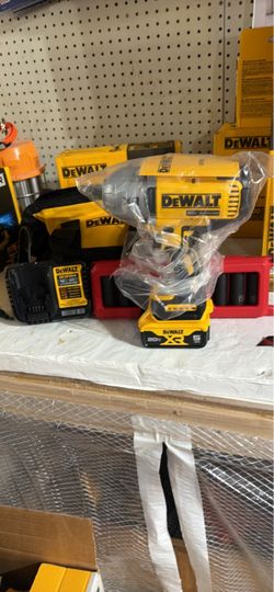 DeWalt 20V XR Cordless Impact Wrench with Battery