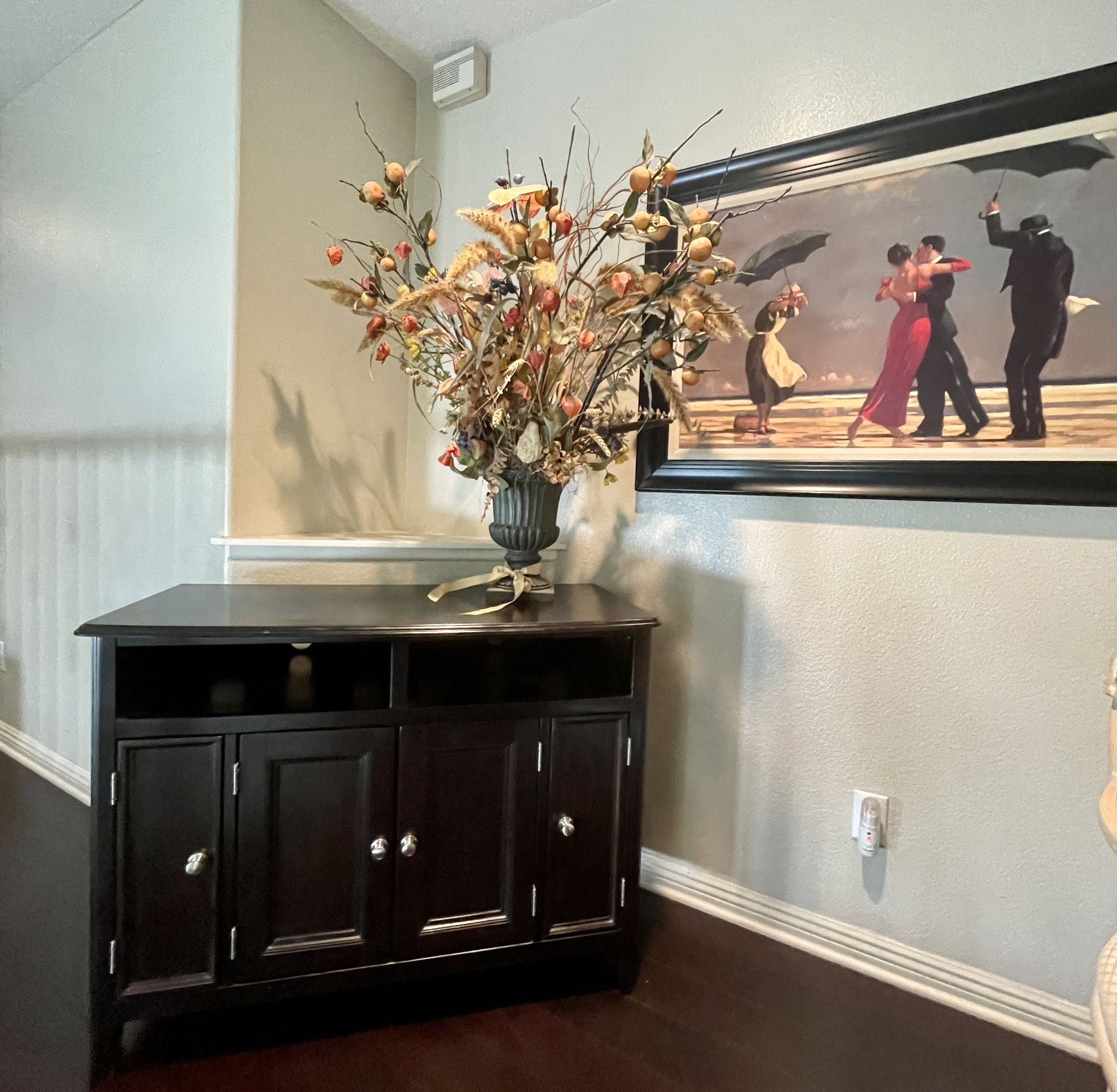 Beautiful TV, Entertainment Cabinet In Excellent Shape - Valencia