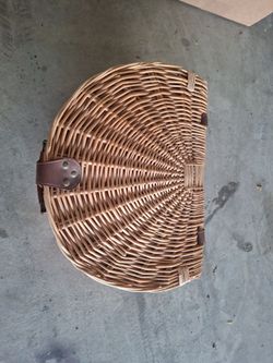 Medium picnic basket