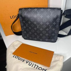 Used Louis Vuitton district pm crossbody