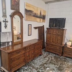 Beautiful 5pc Henredon Fine Furniture Mahogany Bedroom Set