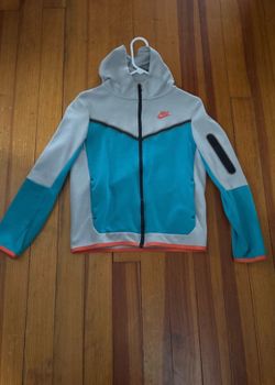 Nike tech
