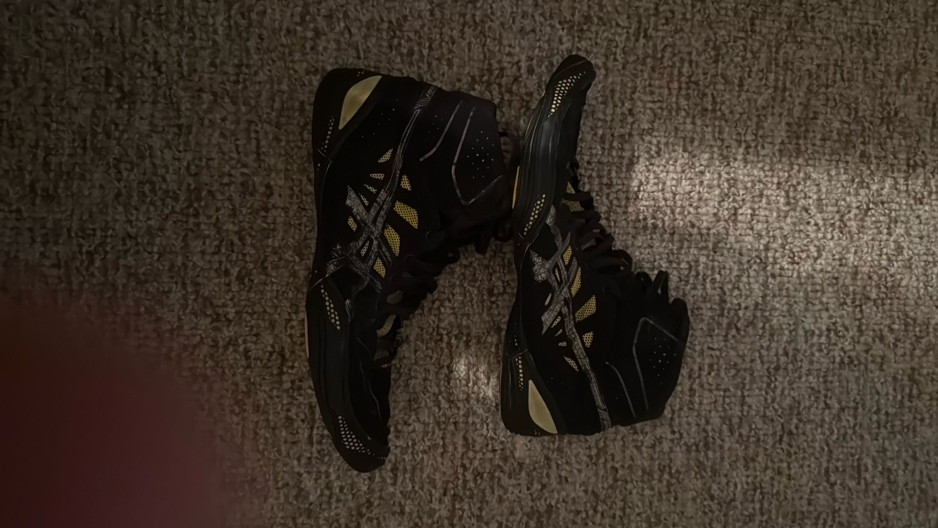 asics black and yellow wrestling shoes