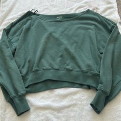 off the shoulder hollister top size M