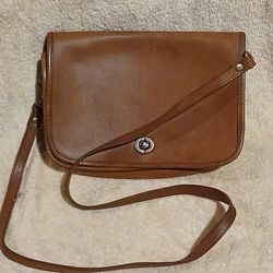 OLD BROWN LEATHER HUNT CLUB SHOULDER STRAP  PURSE