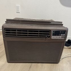Window AC - works great