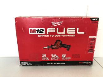 Milwaukee M12 FUEL 12-Volt Lithium-Ion Brushless Cordless HACKZALL Reciprocating Saw Kit w/(1) 4.0Ah Batteries, Charger & Tool Bag
