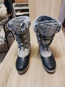 Snow boots size 9