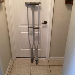 Adult Crutches 