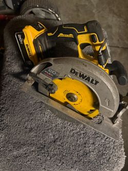 Skillsaw with 5.0 battery