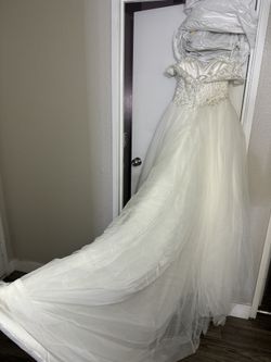 Size Small Wedding Dress With Underskirt