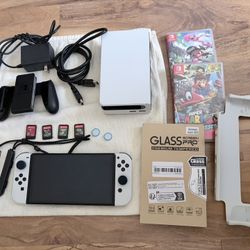 Nintendo Switch OLED + 4 Games