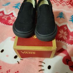 6  Toddlers Unisex Vans  Excellent Condition Smoking Pet Free ‼️ $10