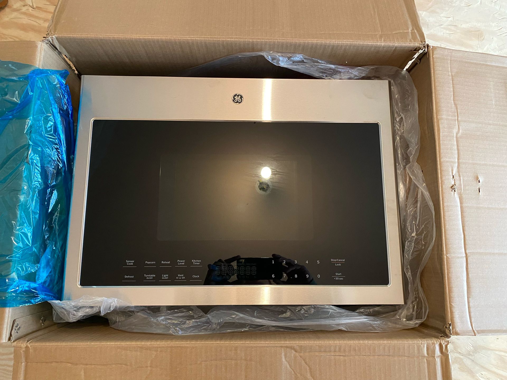 GE 24 in. 1.4 cu. ft. Over-The-Range Microwave Oven in Stainless Steel with Sensor Cooking (NEW)