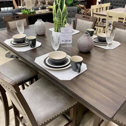 Johurst Brown/Beige Counter Height Set (Dining table and Chairs