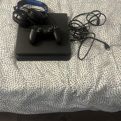 PS4 Slim With Control And Headset