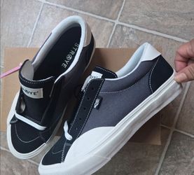 Sapatos straye Size 8 y 9 nuevos  $60 cada par