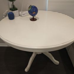 Dining Table - Expandable With 20" Leaf