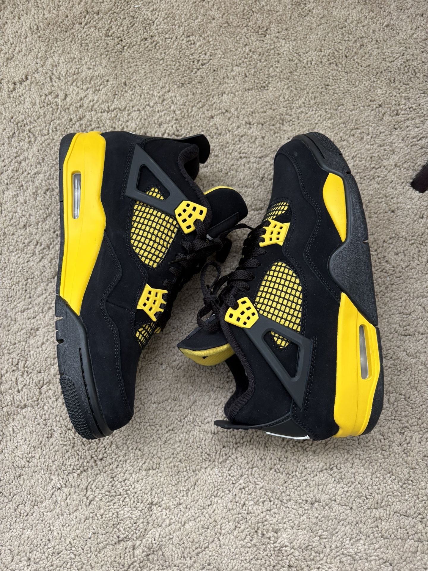 Jordan 4 Retro Thunders