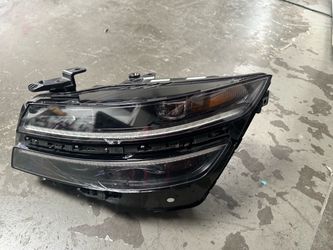 LED original de un Genesis G80 Sport,