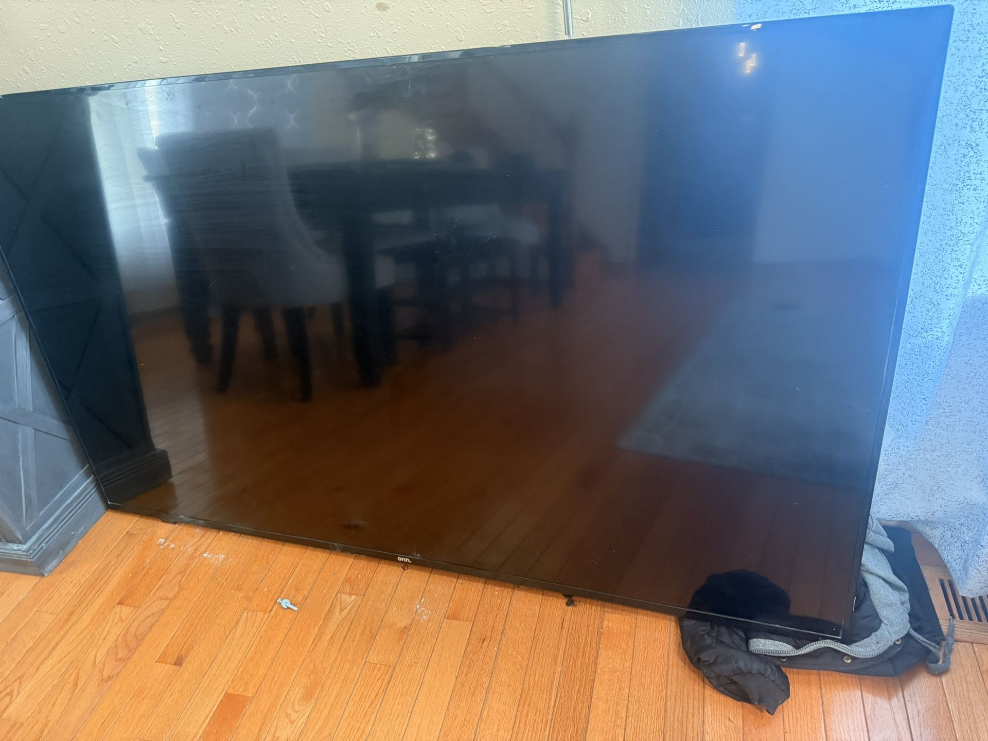 65 Inch ONN Roku Tv