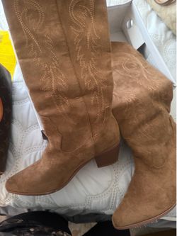 Boots mid high below the knee