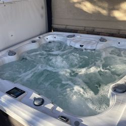 Hot Tub (2021 Epic Crown Marquis)