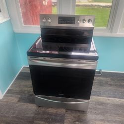 30' Frigidaire Electrical Stove