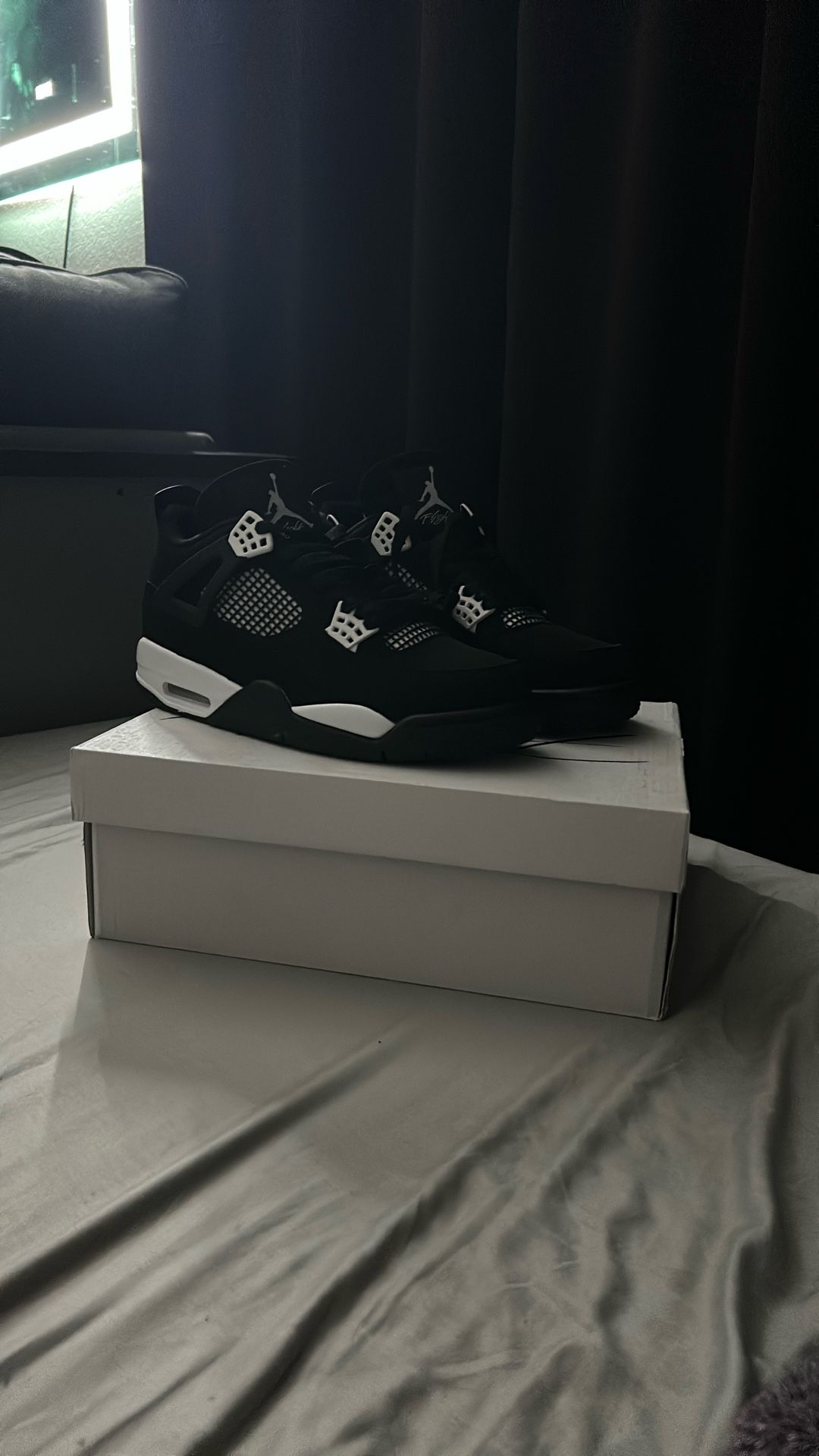 AIR JORDAN 4 RETRO