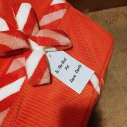 Christmas Present  Pet Bed