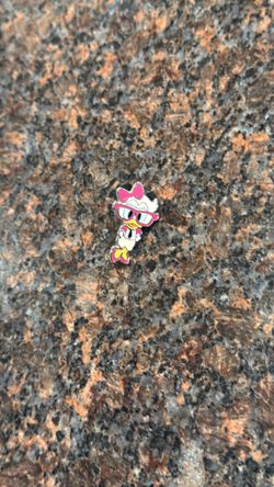 Disney Pin Nerd Daisy