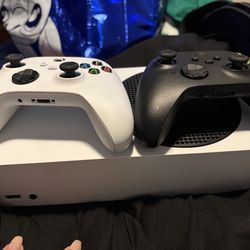 Xbox Series S 1TB All-Digital Console (Disc-Free Gaming)