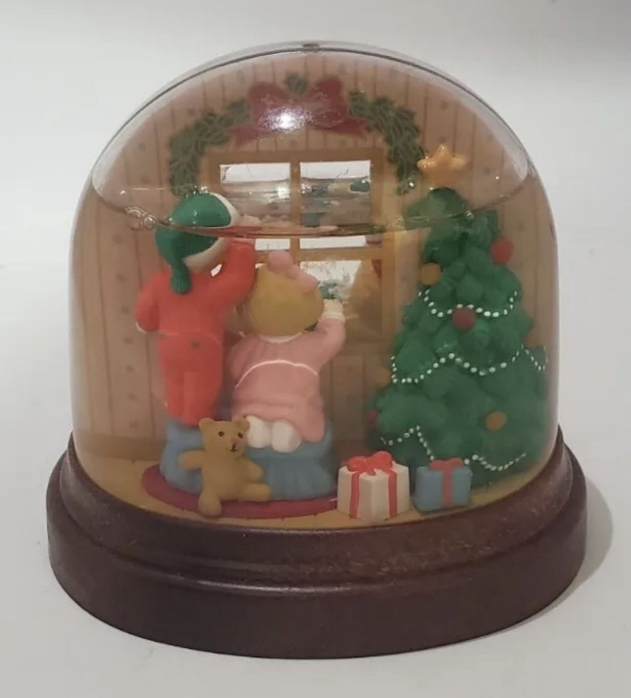 Avon 1988 Vision of Christmas Dual Sided Snow Globe Santa & Sleigh